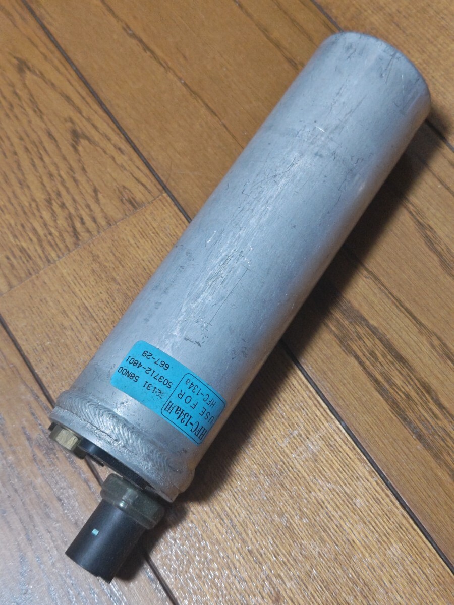 ↑新品未使用 キャラバンリキッドタンク92131-58N00 503712-4801 R134a 日産 レシーバー メルトボルト 圧力スイッ拍卖