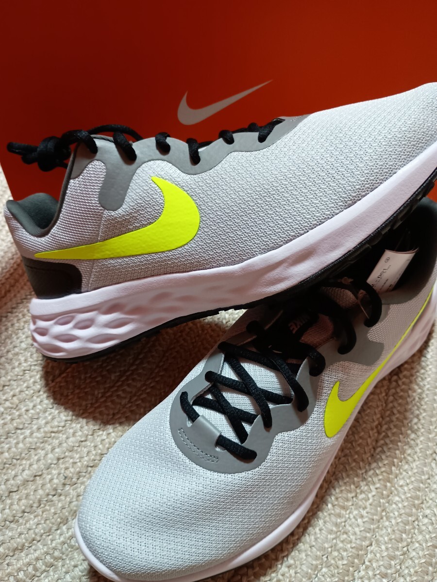 新品 未使用 NIKE レボリューション 6 29cm PURE PLATINUM VOLT ナイキ スニーカー拍卖