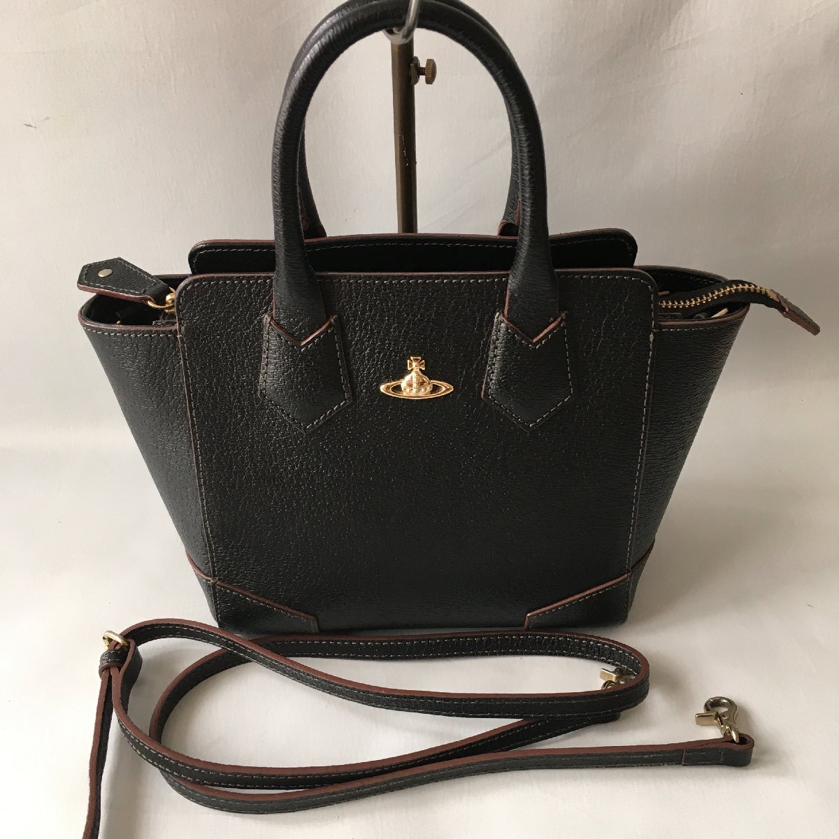 即決 美品 Vivienne Westwoodヴィヴィアンウエストウッド オーブ レザー ショルダー バッグ TM拍卖