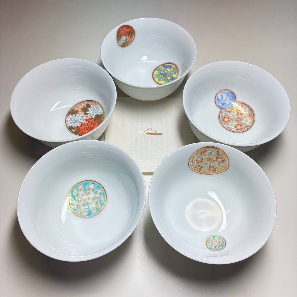 ★深川製磁★赤絵 丸紋 仙茶碗揃い 五客組 口径9.3×高5cm 縁起物★和食器/湯呑み/煎茶器/日本茶拍卖