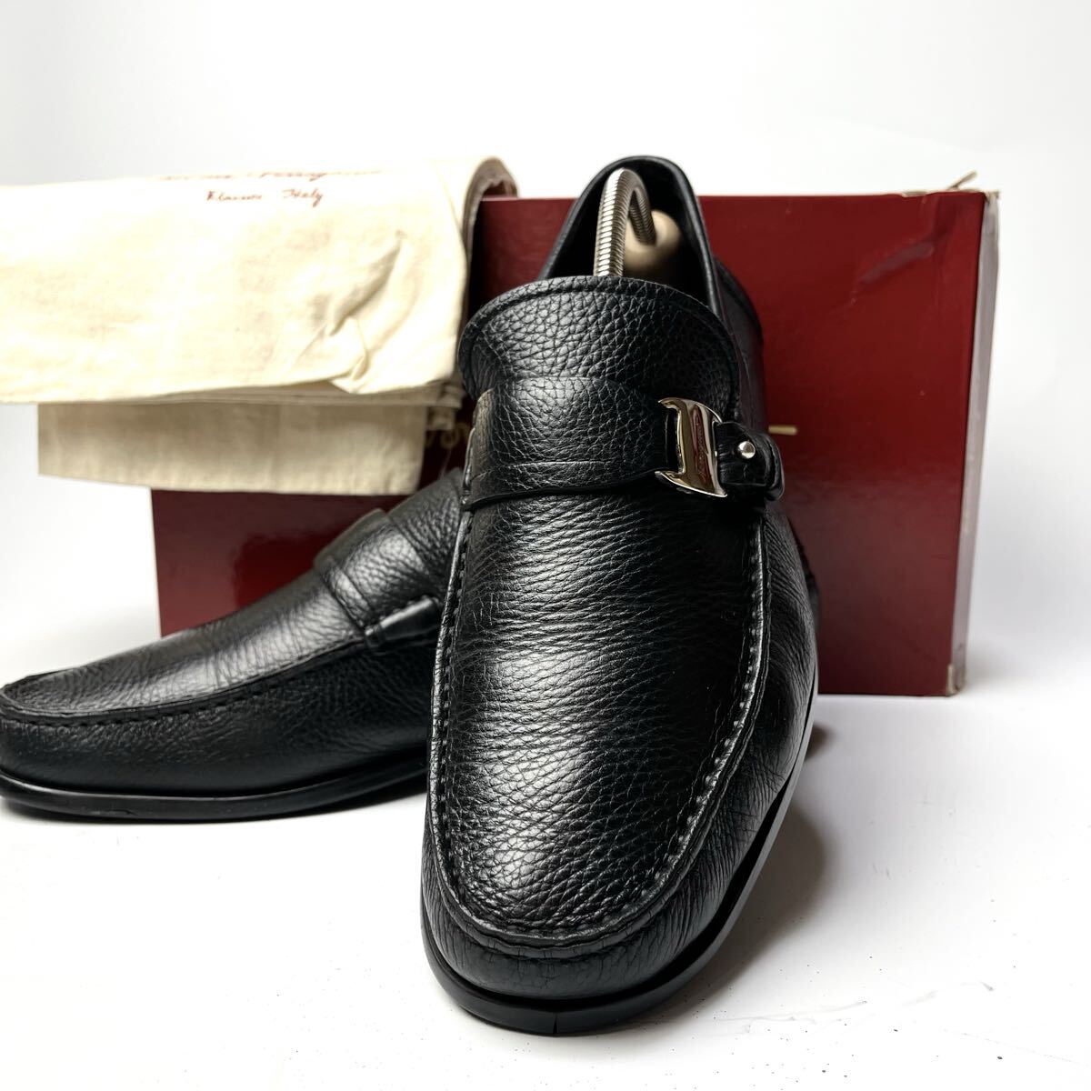 ●箱付き Salvatore Ferragamo サルバトーレフェラガモ ローファー ヴァラリボン モカシン ドライビングシューズ レザー 黒 ブラック 7 EEE拍卖