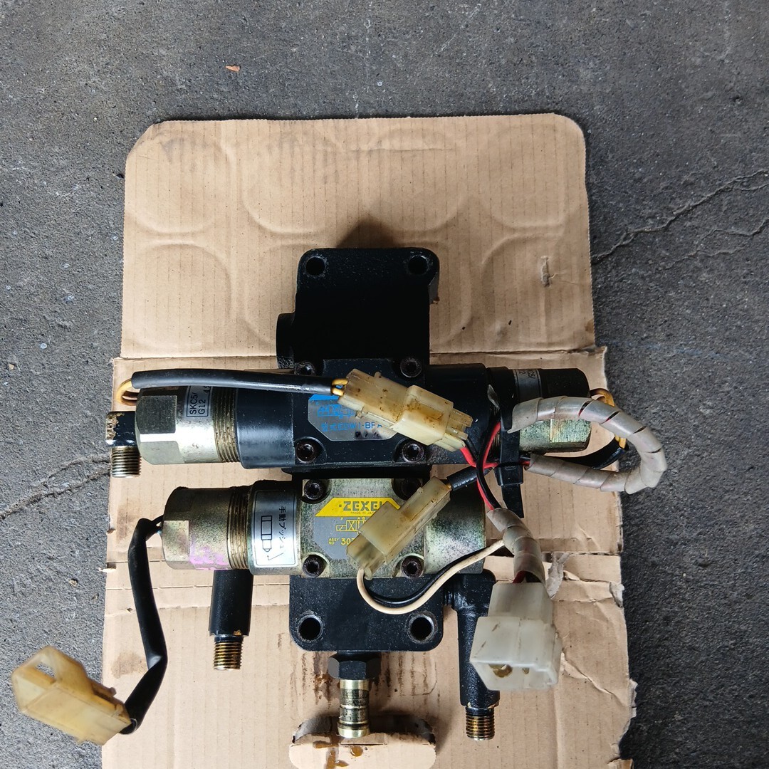 イセキ コンバイン HL227G HL 作動油ポンプ 電動ポンプ 作動油 油圧 EDW1-BFA-010 コントロールバルブ 倉庫内保管拍卖