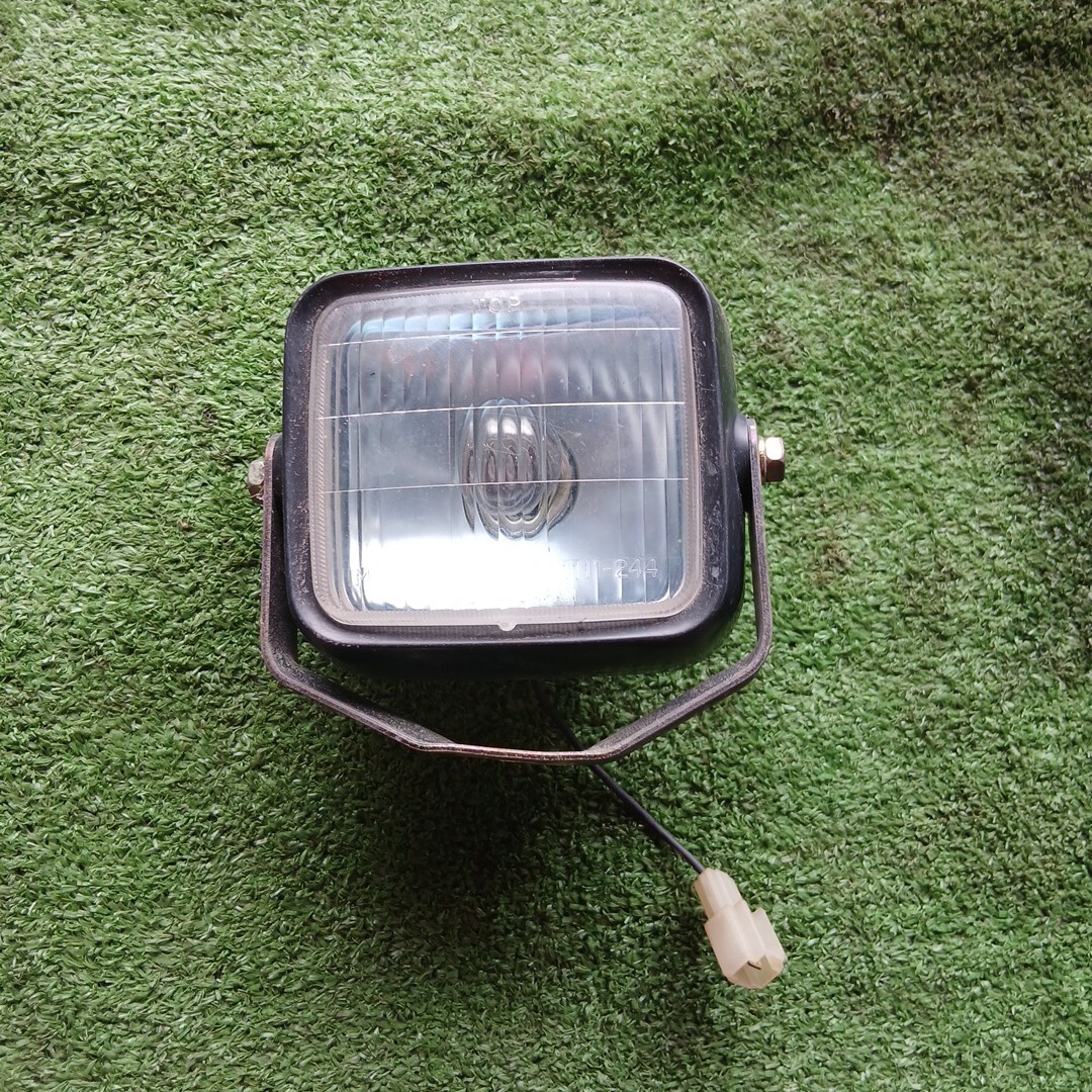 イセキ コンバイン HF322G HF 81×71 ライト オーガ 作業灯 12ボルト 除雪機 運搬車 ユンボ 汎用 流用 倉庫内保管拍卖