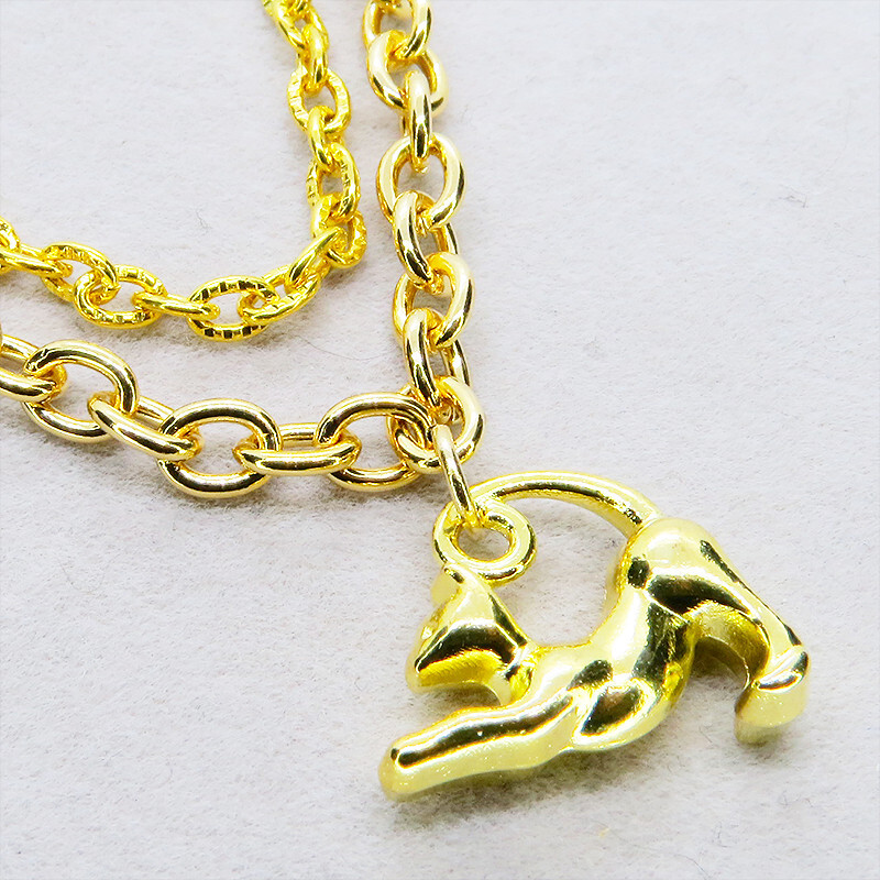 ゴールドカラー 伸び猫シルエットモチーフのダブルチェーンブレスレット拍卖