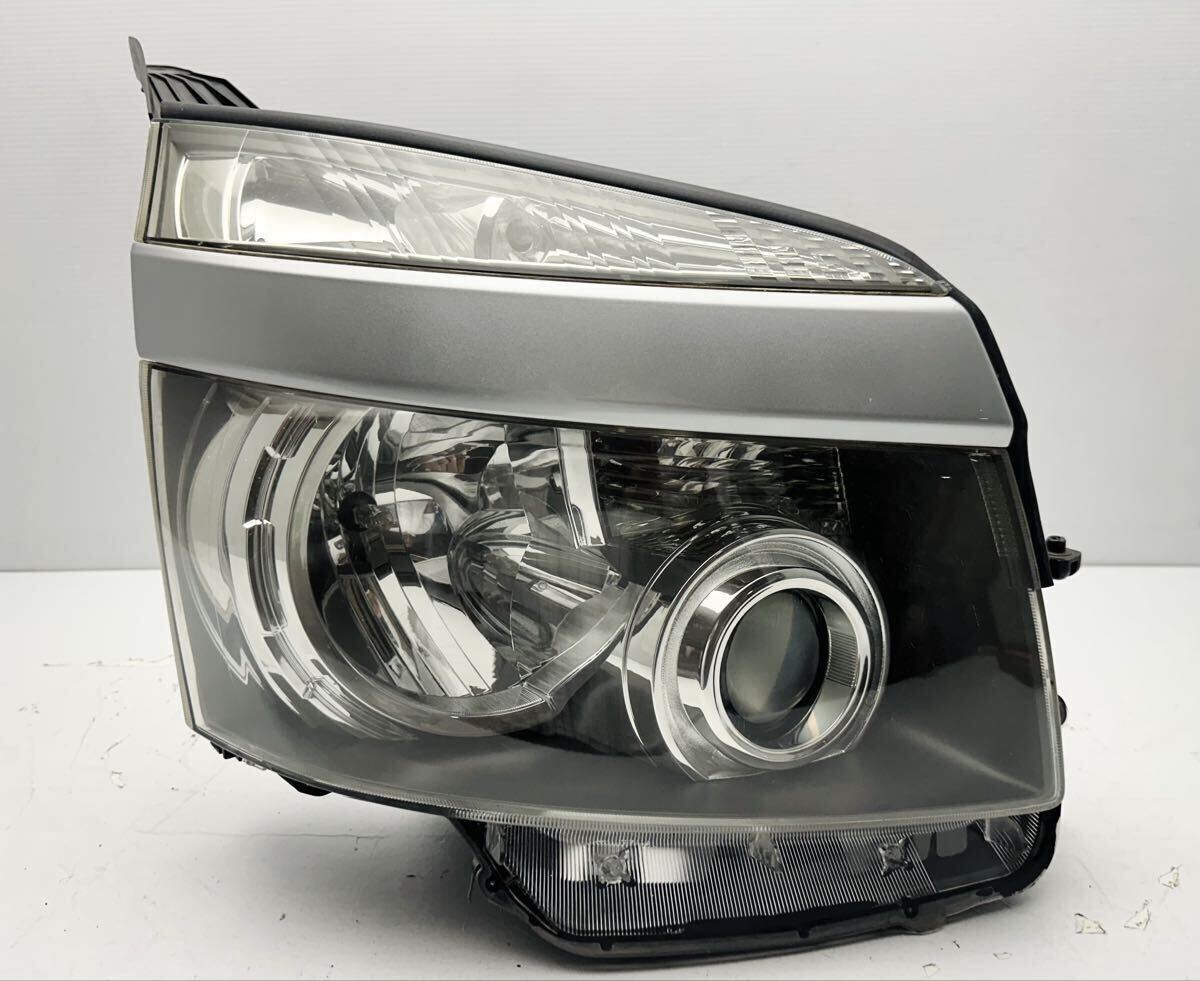 ★当日発送★トヨタ 70/75 ヴォクシー VOXY 前期 ZRR70 ZRR75 バラスト付き ヘッドライトランプ 右 KOITO 28-203 刻印 V8 (E279)拍卖