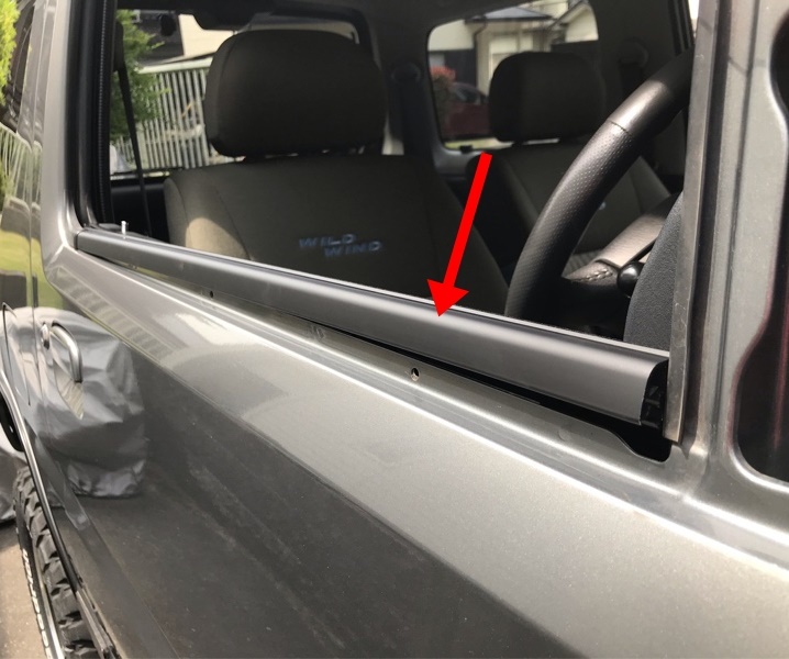 新品 未使用 スズキ純正 ジムニー JB23W1-9型 JB43W2-4 フロントドアアウトウェザストリップ ドアガラスアウターウェザーストリップ RH拍卖