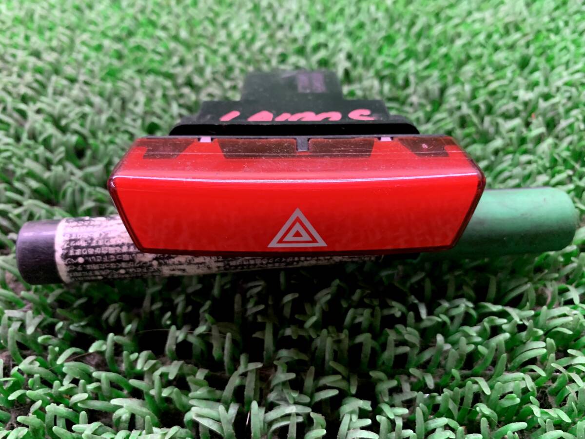 即決値段 動作OK ダイハツ ムーヴ LA100S LA110S ハザードスイッチ ハザード ハザート スイッチ ボタン非常停止拍卖