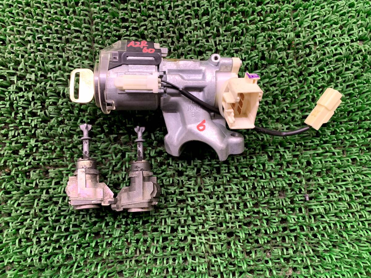 即決値段 動作OK Z2-1 トヨタ ノア ヴォクシー AZR60 AZR65 キーシリンダー 鍵 鍵穴 メインキー拍卖