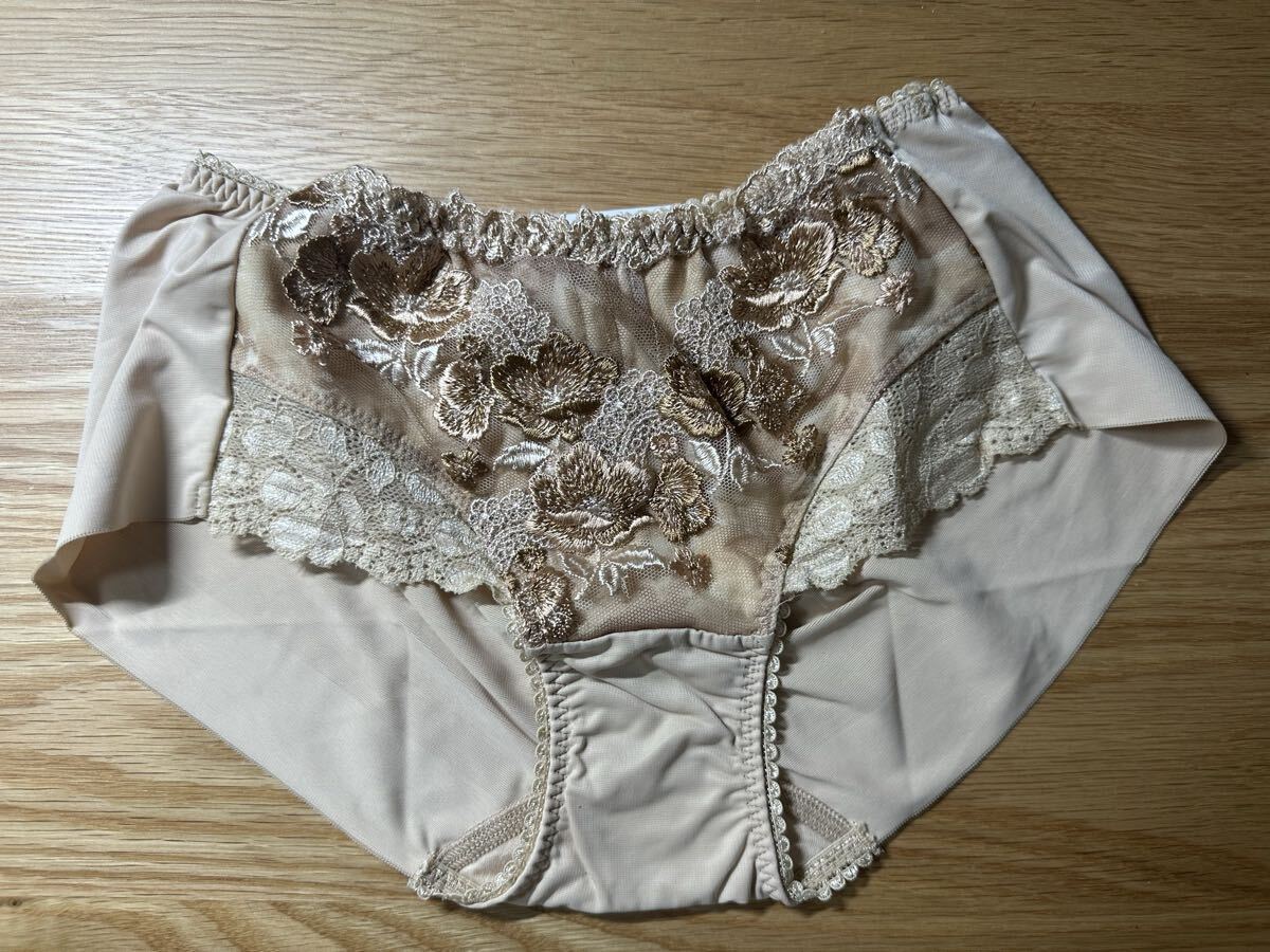 新品 トリンプ ベージュ レース ショーツ M 87-95 女性用 下着拍卖