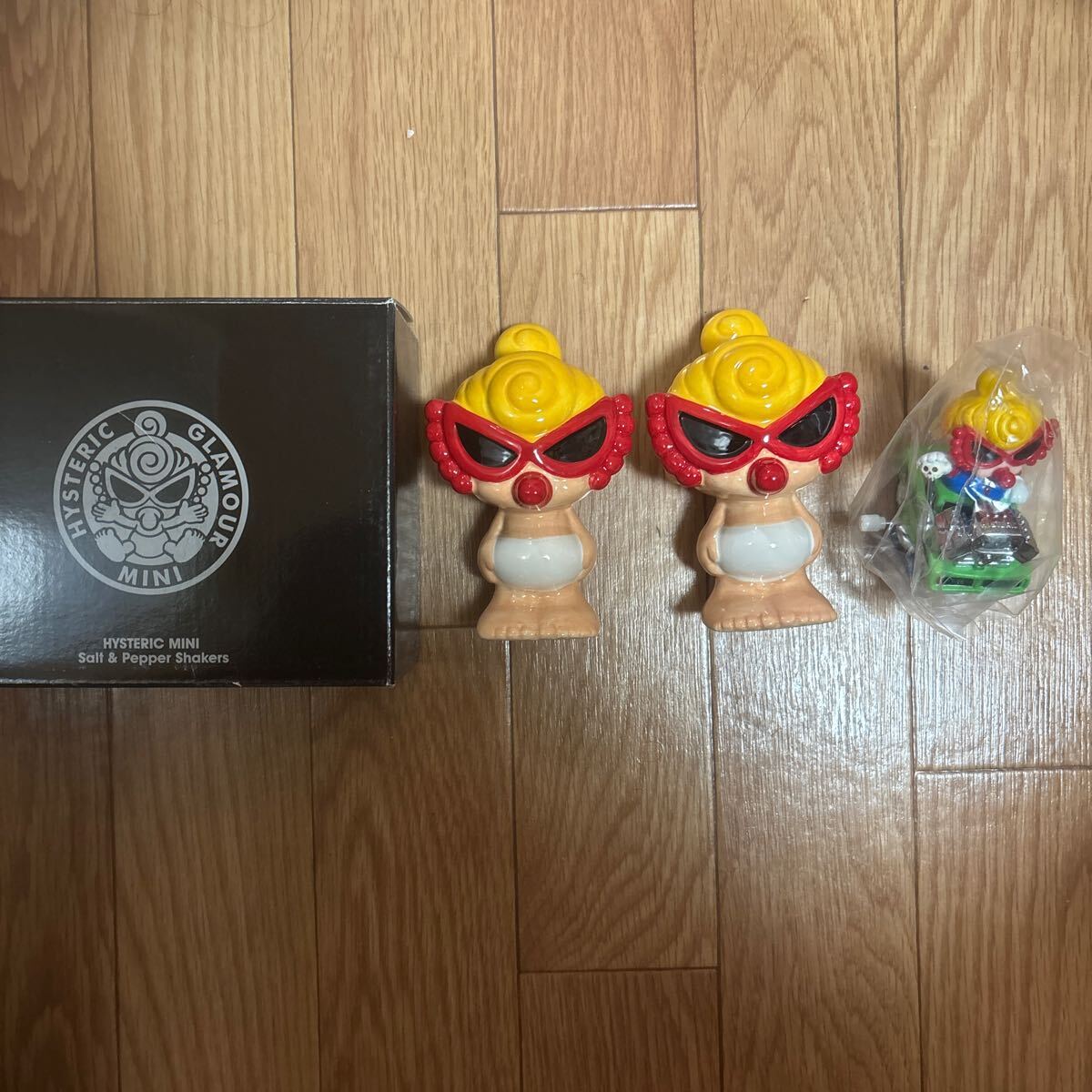 ヒステリックミニ陶器製 塩コショウ入れ トコトコドールセット拍卖