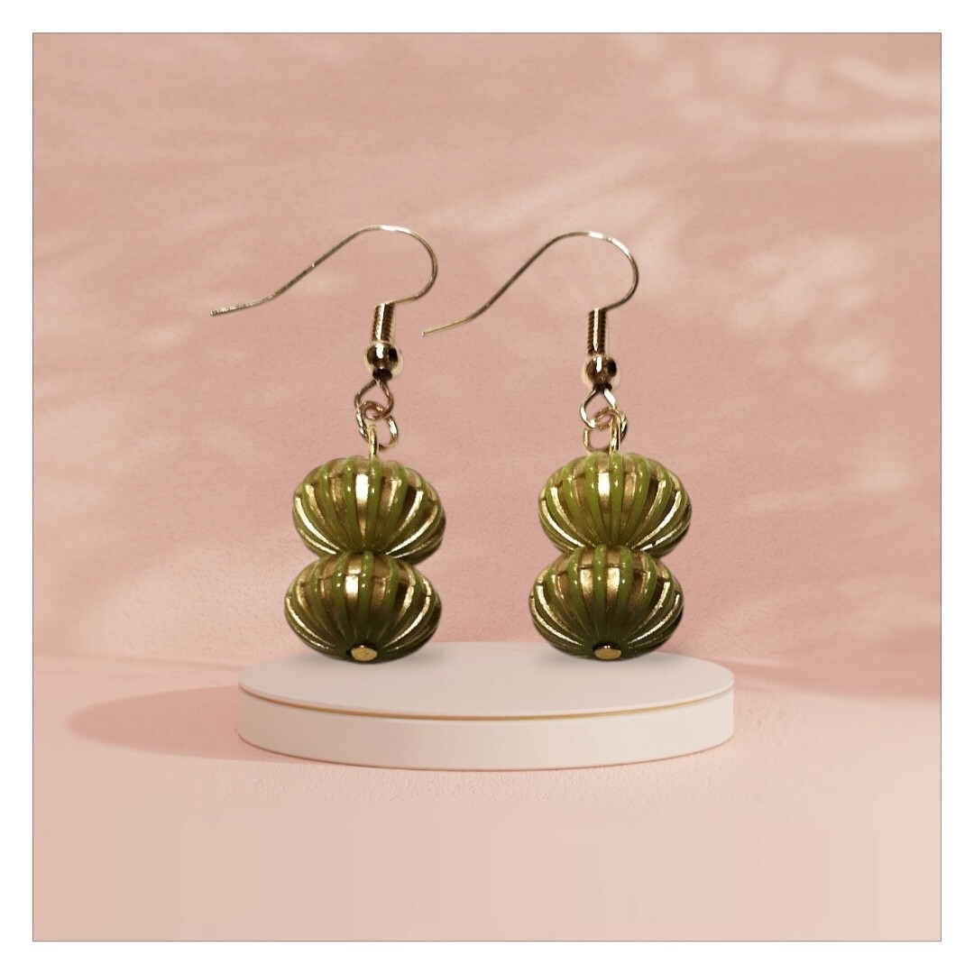 オリーブグリーン二重シェルデザインピアス ハンドメイド拍卖