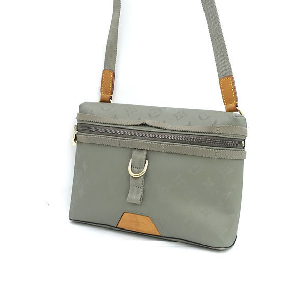 ★ ルイヴィトン メッセンジャーPM モノグラム チタニウム ショルダーバッグ M43889 (0220534476)拍卖