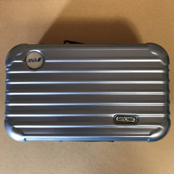 ANA リモワ RIMOWA ファーストクラス 飛行機 機内 化粧 ポーチ ハード ケース スーツケース型 アメニティ拍卖