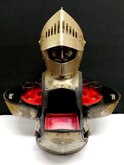 3Q売切!税無し☆ニッカウイスキー■西洋甲冑騎士■ショットグラス(4点)付き■鎧/兜■装飾■洋風■置物■オブジェ■現状■現品限り■0909-7拍卖