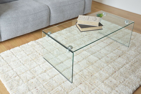 【ガラステーブル】 シック 豪華 モダン 輝き 室内家具 インテリアデザイン スタイリッシュ 艶やか 清潔感 高級感溢れる エレガント拍卖