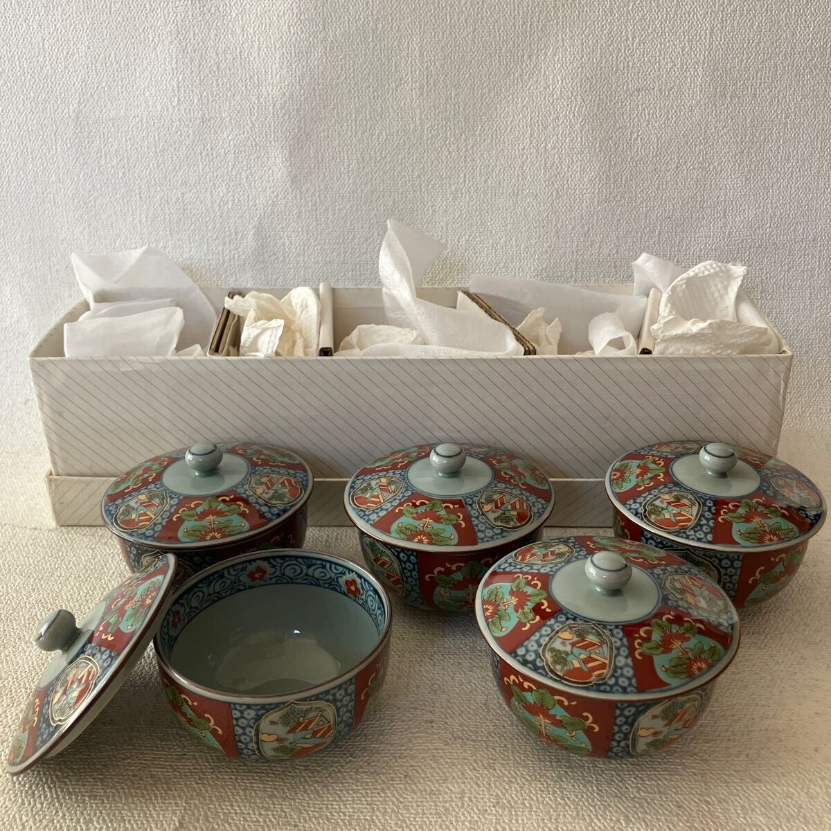 c1075 80 蓋付き 湯飲み茶碗 有田焼 5個 セット 箱入り まとめて 和食器 茶器 陶器 お茶呑茶碗 箱汚れ有り キッチン お客様 フタ付き拍卖