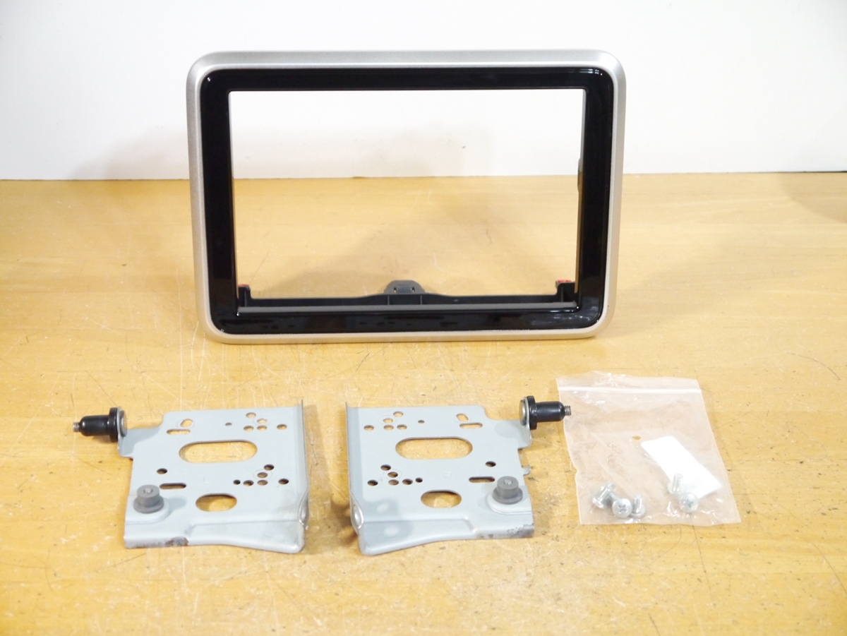 【0929】 スペーシア カスタム MK53S 8インチナビ用パネル 枠 金具 ステー付 AVIC-RLS901ZSで使用 スズキ純正拍卖