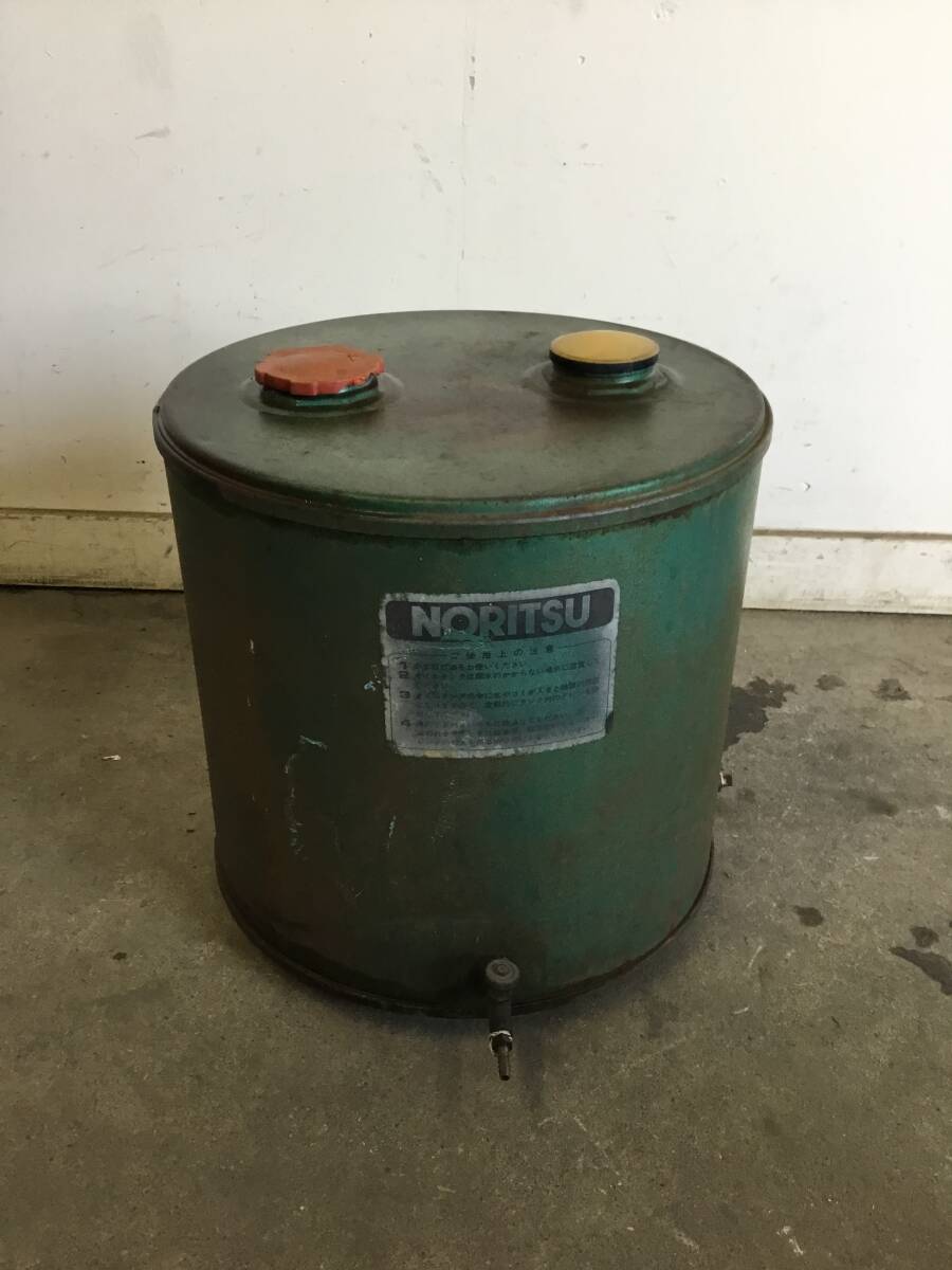 △ y 岐阜発/ ノーリツ/ オイルタンク/ 40B/ 灯油タンク/ 石油タンク/ 40リットル/ 円柱型/ キャップ割れあり/ 現状品/ R7.9/1 △拍卖