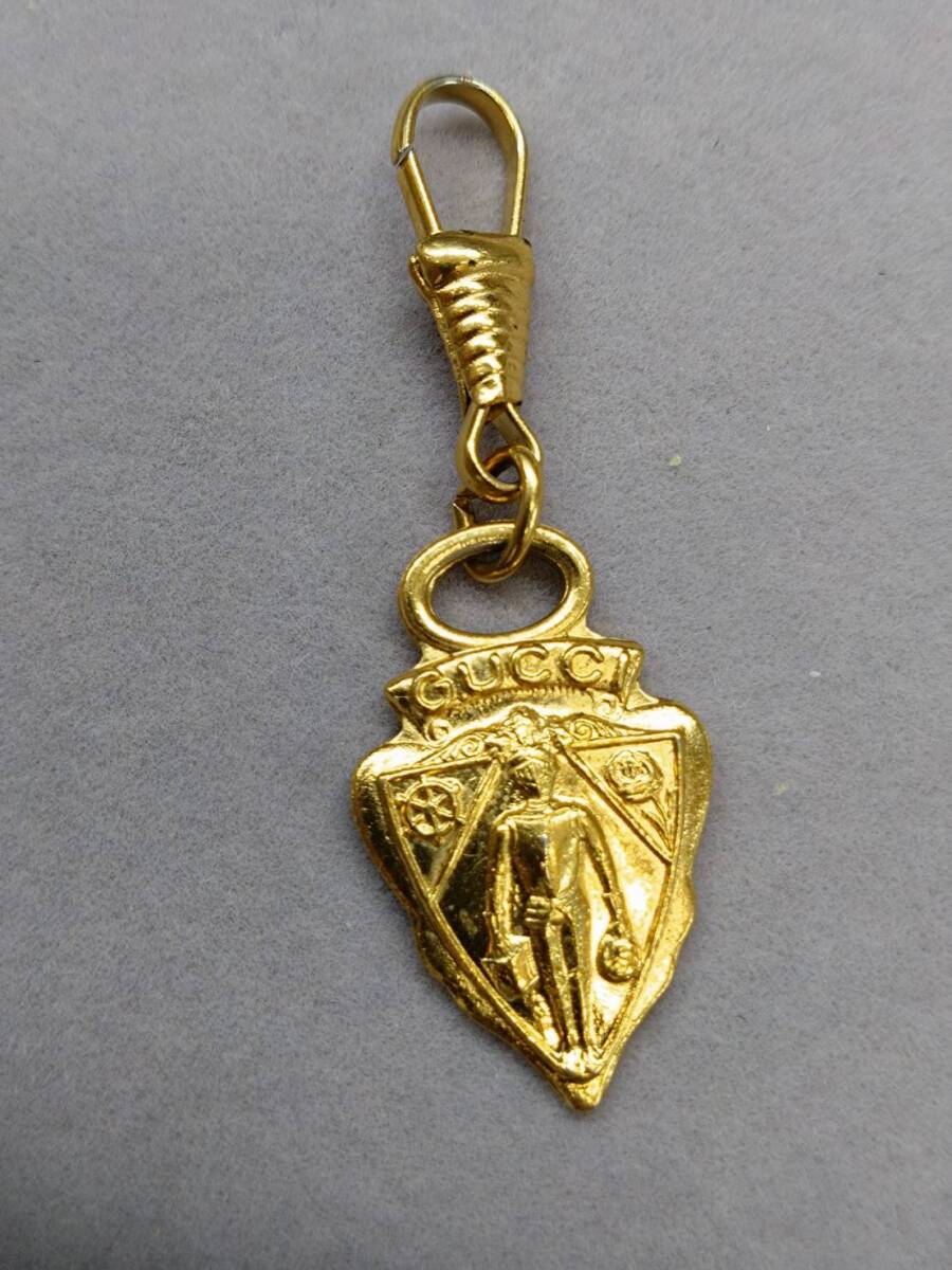 GUCCI オールドグッチ クレスト チャーム ペンダントトップ ゴールドカラー拍卖