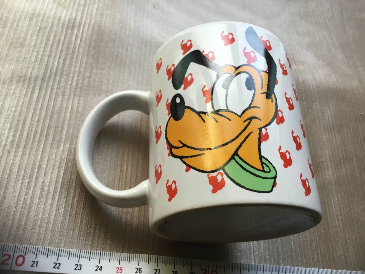 大珍品コーヒーコップ 「PLUTO」入りのデイズニグッズ とくにヒビや傷はありません たいへん可愛らしい 使い勝手 飾っても良し拍卖