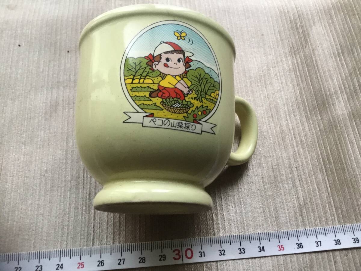 「ペコの山菜採り」 たいへん可愛らしい お子さんにもつかみやすい ぺこちゃんの姿 色鮮やか とくにヒビやキズはありません です拍卖