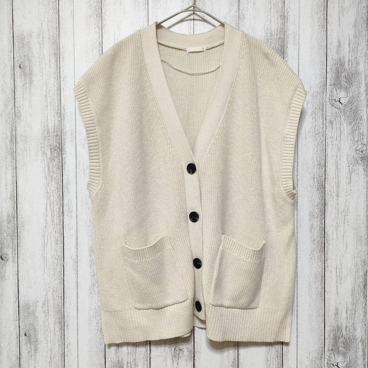 GU ジーユー (M) フロントボタン ニットベスト拍卖