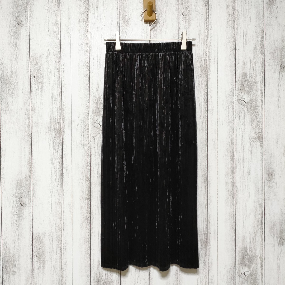 GU ジーユー (S) クラッシュベロア プリーツスカート ブラック 光沢感拍卖