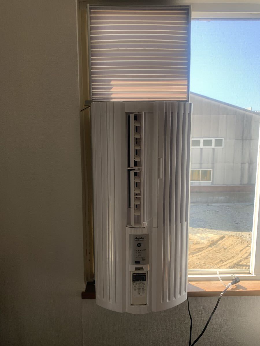 美品 感動品 トヨトミ 窓用ルームエアコン ウインドエアコン 枠付き リモコン 冷房 ホワイト2021年製拍卖