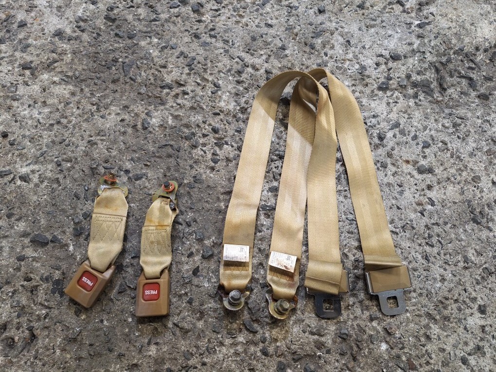 KE70 カローラ リアシートベルト(左右)No.32拍卖