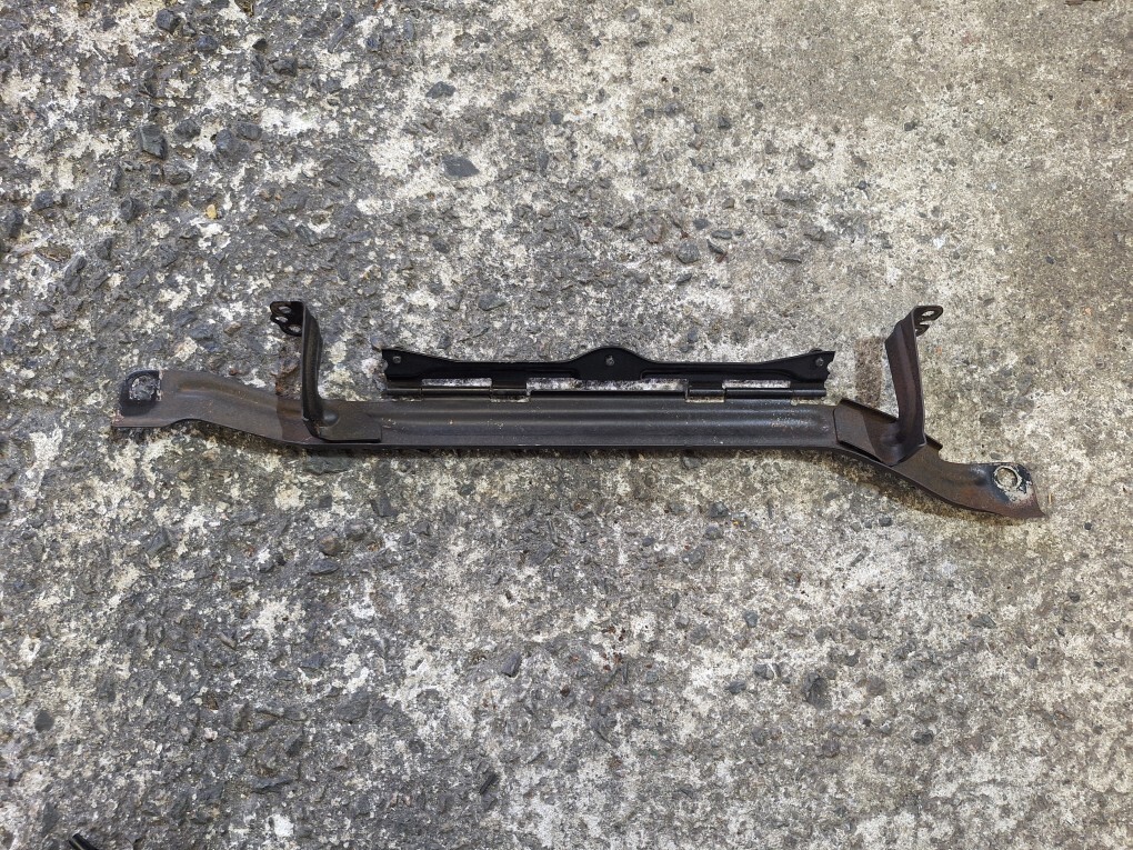 KE70 カローラ グローブボックス取り付けステー No.32拍卖