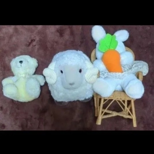 ひつじ、くま、うさぎのぬいぐるみ、ぬいぐるみ用の椅子拍卖