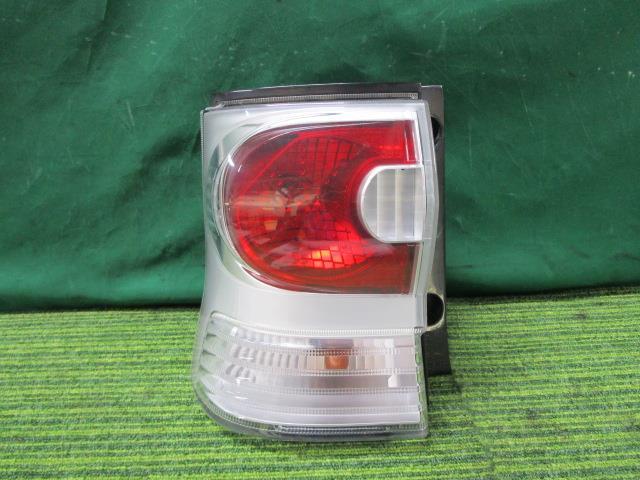タント DBA-L375S 左テールランプ カスタムXリミテッド 81560-B2260【岐阜発】拍卖