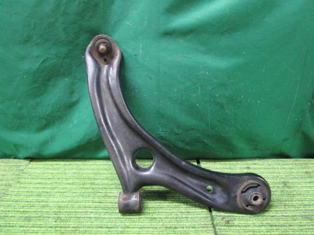 フィット DAA-GP6 右Fロアアーム ハイブリッド Fパッケージ 4WD 51350-T5A-J01【岐阜発】拍卖