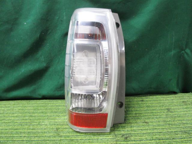 タントエグゼ DBA-L465S 左テールランプ カスタムRS 81560-B2460【岐阜発】拍卖