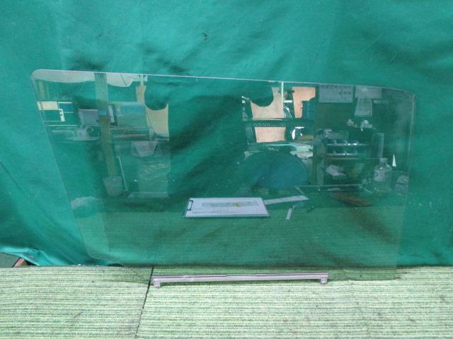 ラパン DBA-HE22S 右Fドアガラス G 84531-85K00【岐阜発】拍卖