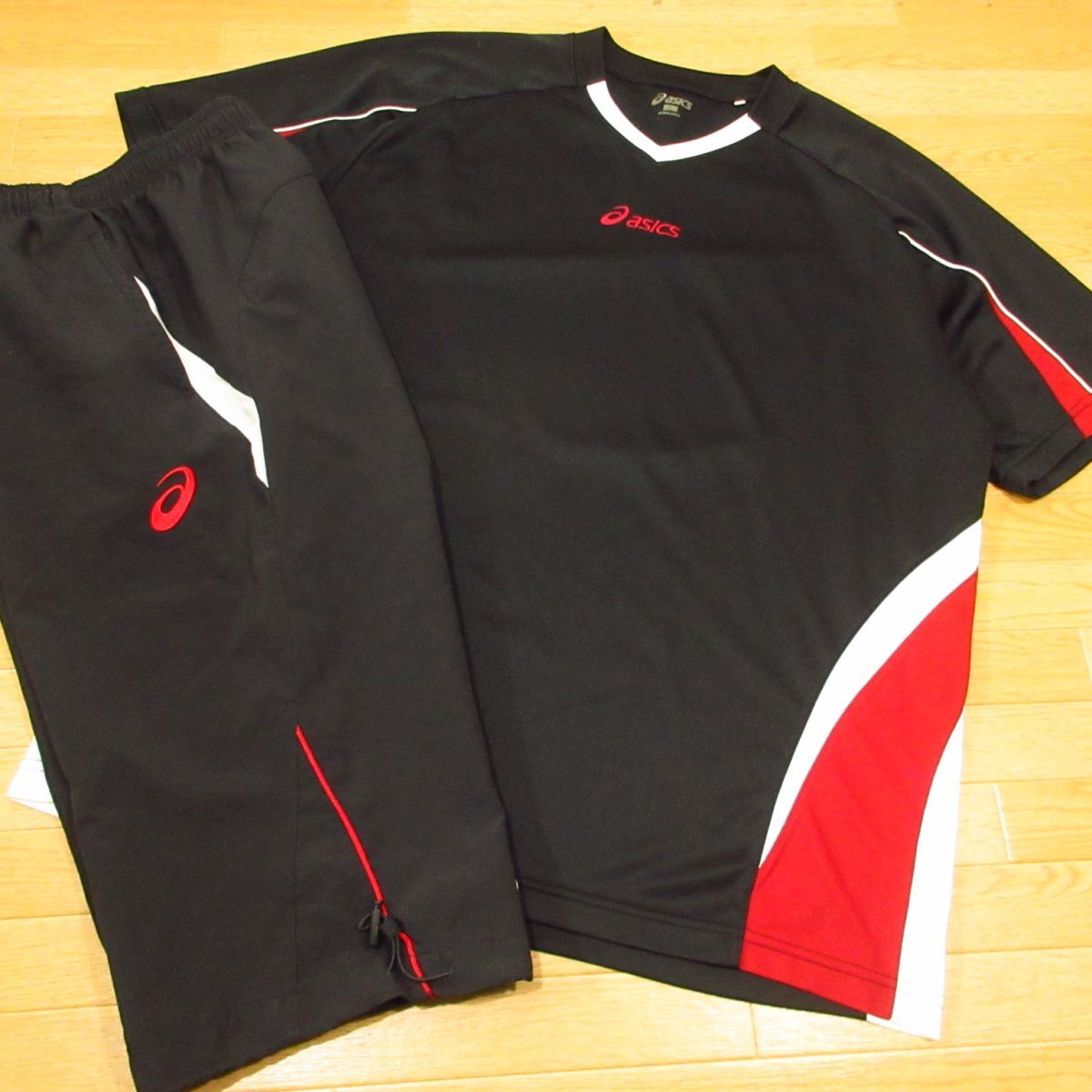 ◎美品!asics アシックス M-L 上下セット / ジャージ 半袖 Tシャツ & 7分丈パンツ クロップドパンツ 速乾 メンズ 黒x赤◆BA3474拍卖