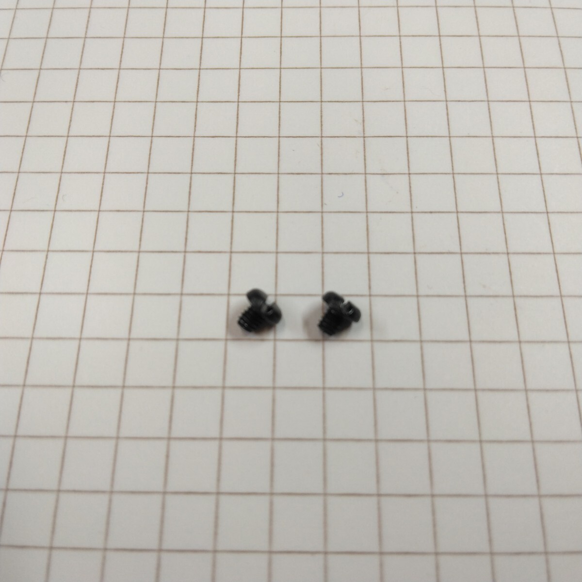 ミシン用 インチネジ 3/32 ピッチ56 長さ2.5mm 2個 黒 新品拍卖