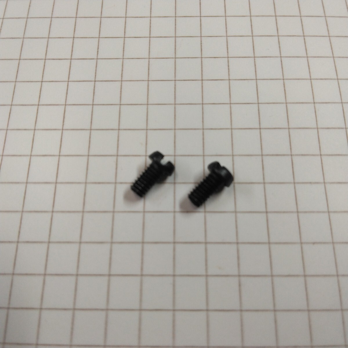 ミシン用 インチネジ 1/8 ピッチ44 長さ6.0mm 2個 黒 新品 拍卖