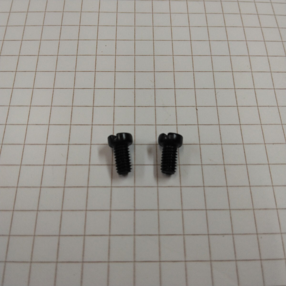 ミシン用 インチネジ 9/64 ピッチ40 UNF#6 ニッケル 長さ 7.0mm 押さえ足/バインダー固定 2個 黒 新品 拍卖