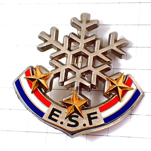 ブローチ・雪の結晶と星3つスキー学校 ESF ECOLE-DU-SKI-FRANCAIS SKIING FRANCE◆フランス限定アンティーク◆レアなヴィンテージもの拍卖