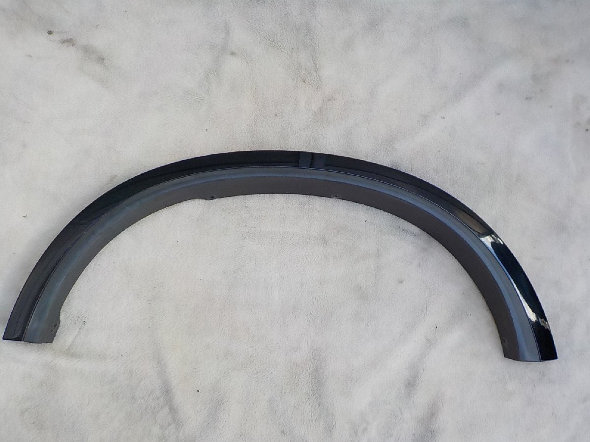 ★ ボルボXC90 CB6324AW 後期 リア左 フェンダーアーチモール 純正拍卖