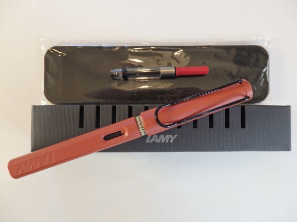 ◆【送料230円】LAMY ラミー サファリ 2021年限定色 テラレッド万年筆 ペン先:EF コンバータ、ペンシース附属 拍卖