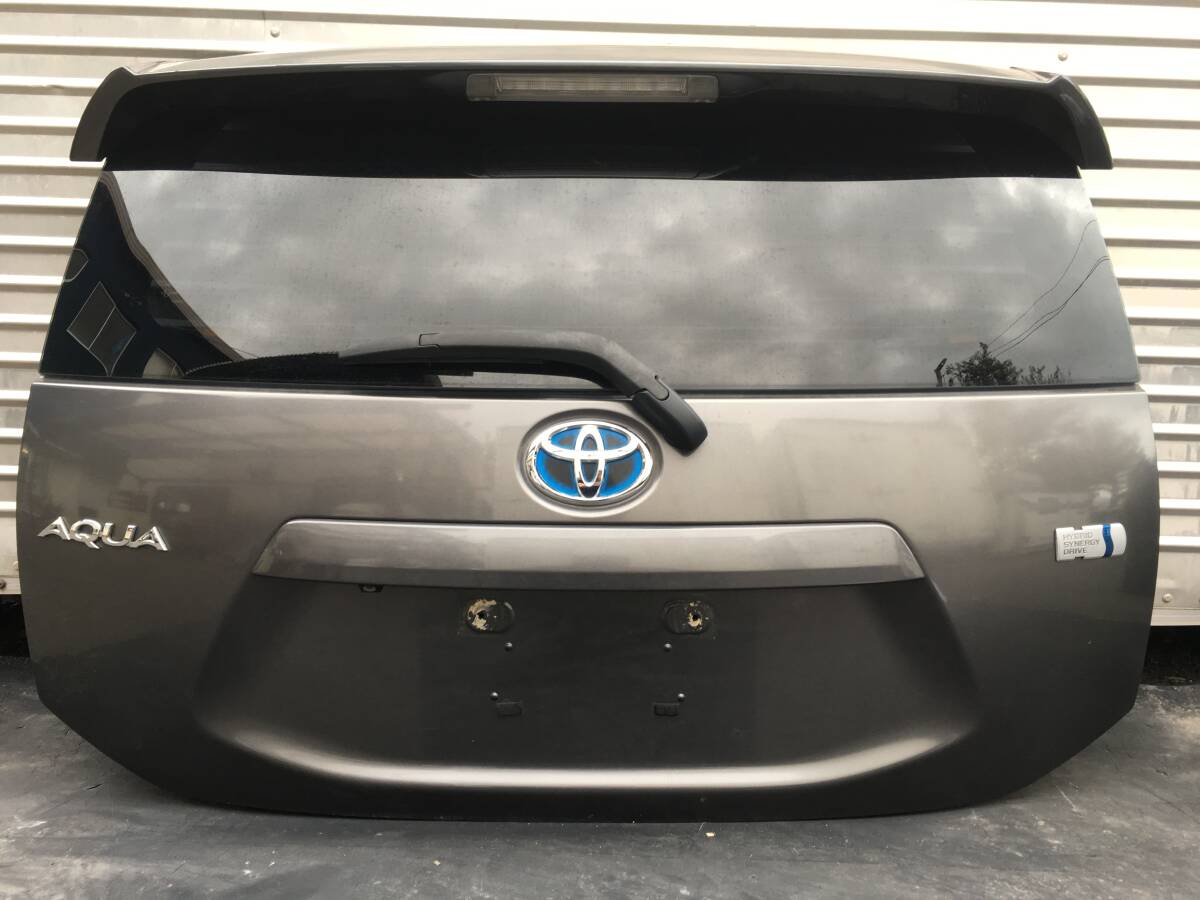 E-BR0906a★ アクア NHP10 リアゲート 1G3 平成27年 17ピン プライバシーガラス スポイラー ワイパー バックカメラ 熱線 バックドア トヨタ拍卖