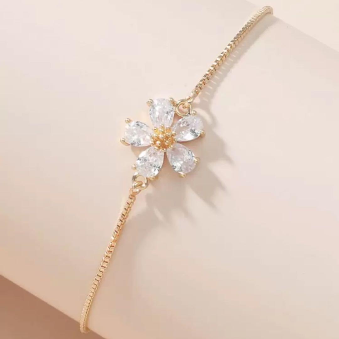 新作入荷☆フラワー型 キュービックジルコニア ブレスレット レディース拍卖
