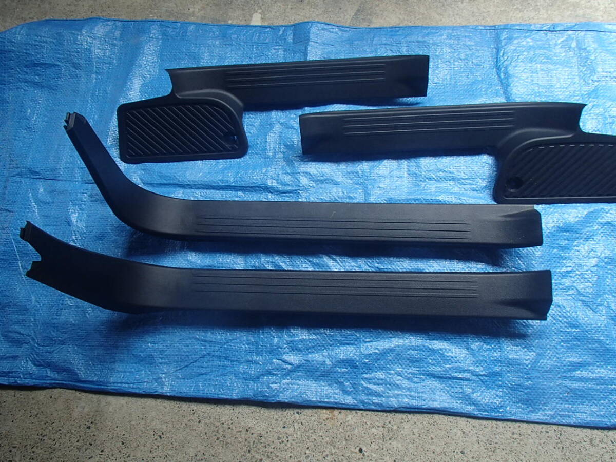 ランクル 200純正 スカッフプレート サイドガーニッシュ プロテクター ステップカバー 4Pセット拍卖