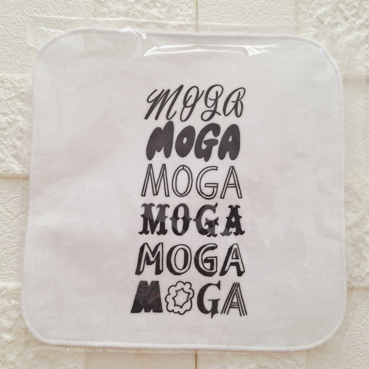 ◆新品◆モガ◆MOGA◆ロゴ◆タオルハンカチ◆白×黒◆拍卖