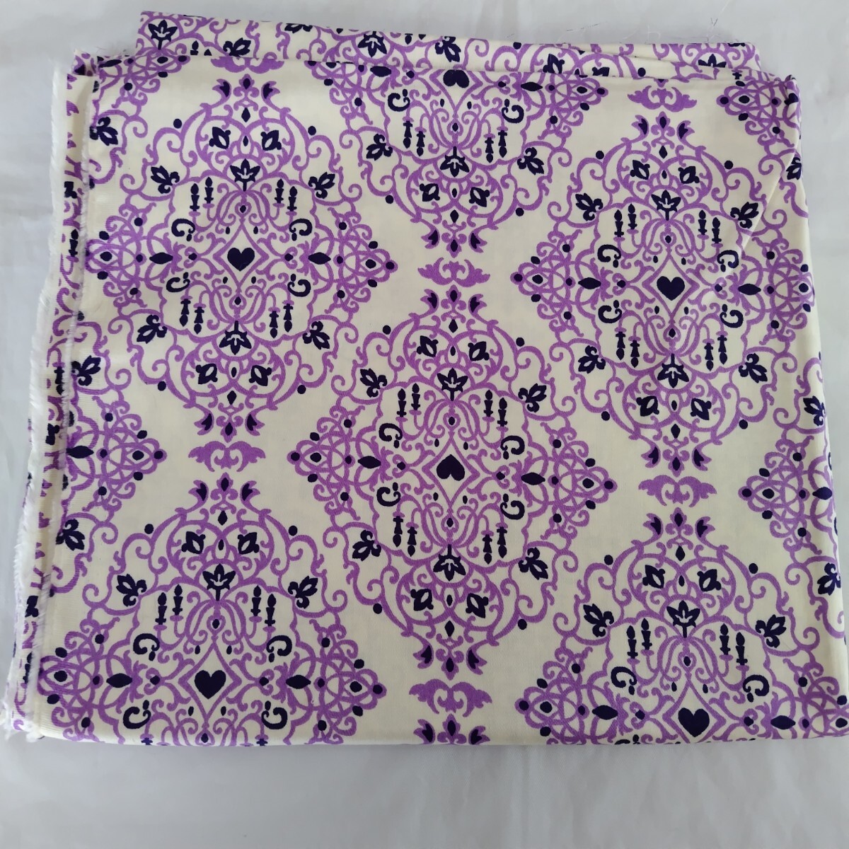 はぎれ 綿生地 オリエンタル 白紫 110×100拍卖