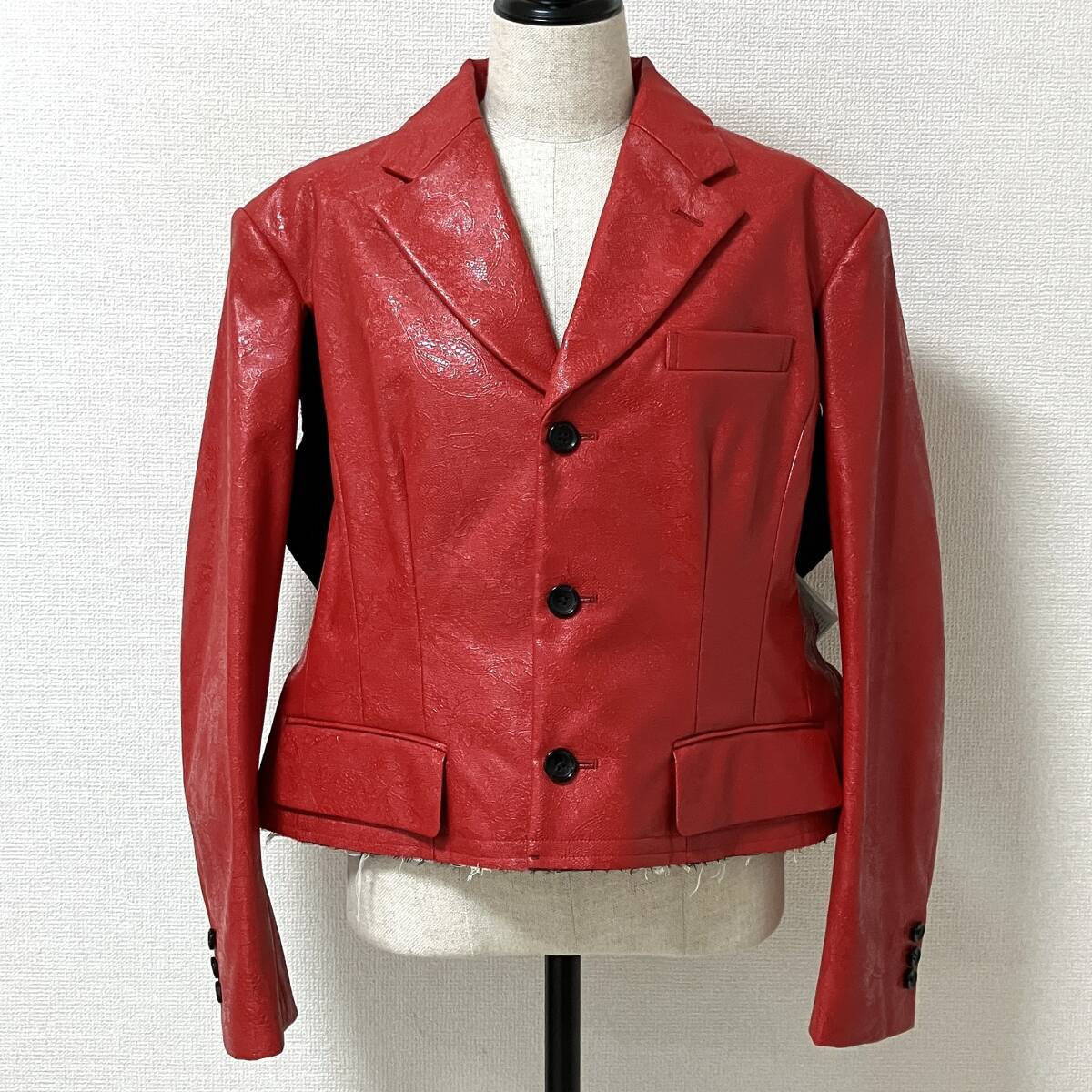 タグ付き AD2022 COMME des GARCONS レース 型押し エンボス フェイクレザー 変形 ジャケット 赤 レッド コムデギャルソン archive 5070468拍卖