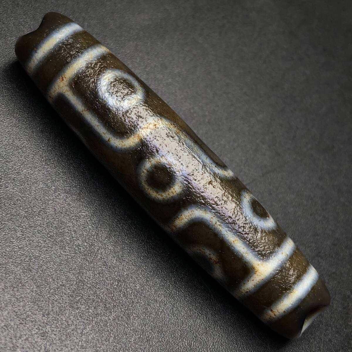 旧 蔵区 老材 高油包漿 【九眼天珠】 天然石 高級瑪瑙 時代物 中国古美術 古賞物 古置物 唐物 S79拍卖