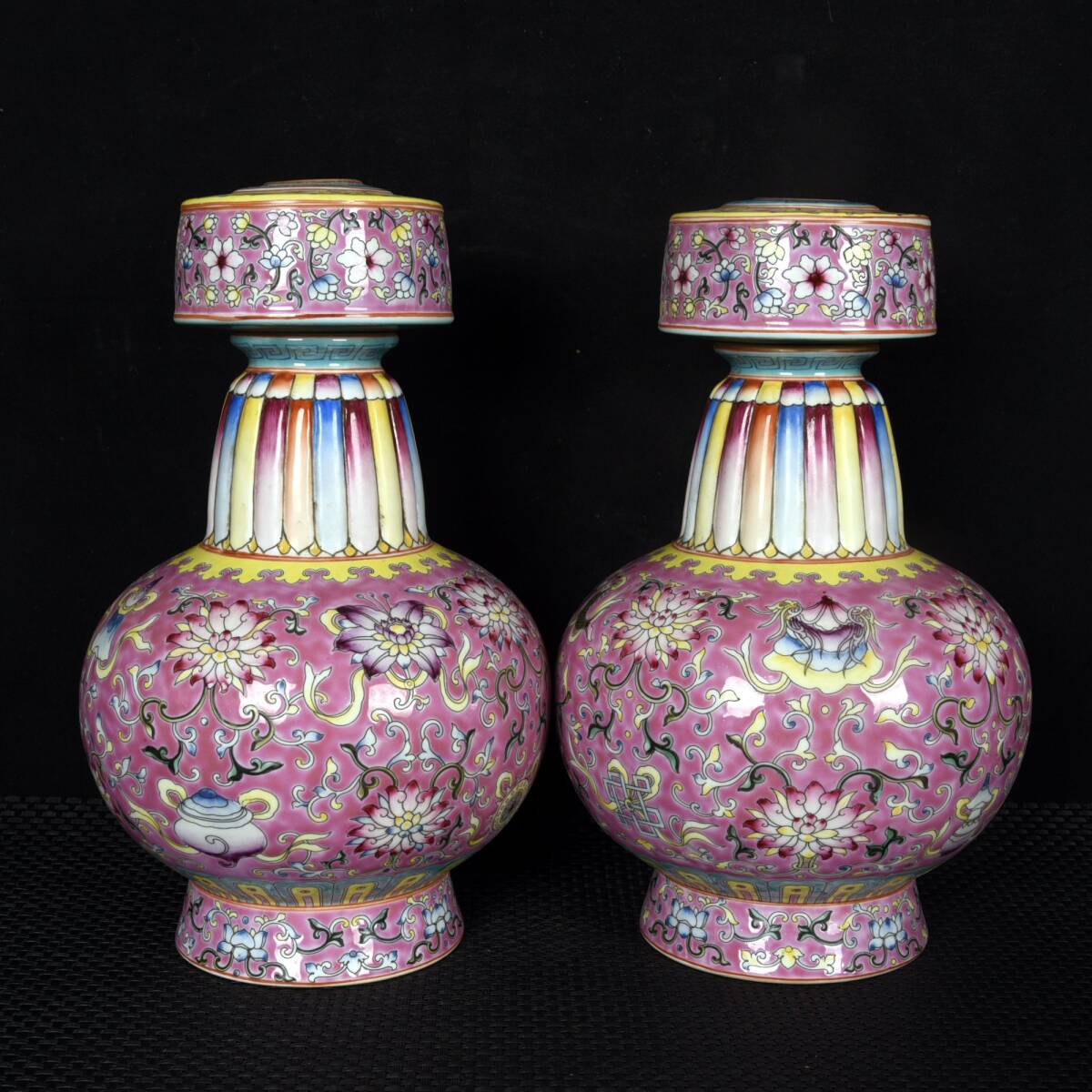 旧 清雍正時代 赤地琺瑯彩 描金 繚枝八宝紋文巴瓶 唐磁 古陶磁器 陶芸 中国古美術 古賞物 古置物 唐物 S79拍卖